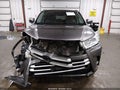 2019 Toyota Highlander — photo 12 of 20 | VIN 5TDJZRFH7KS578673