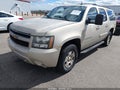 2009 Chevrolet Suburban 1500 — photo 2 of 22 | VIN 1GNFK26309R196247