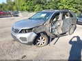 2013 Kia Sorento — photo 2 of 15 | VIN 5XYKTDA22DG421340