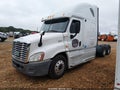 2013 Freightliner Cascadia 125 — photo 2 of 15 | VIN 3AKJGLDR1DSBC7950