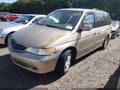 2000 Honda Odyssey — photo 2 of 11 | VIN 2HKRL1863YH546027