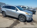 2016 Toyota Highlander — photo 1 of 17 | VIN 5TDKKRFH1GS506271