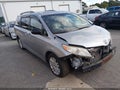 2014 Toyota Sienna — photo 1 of 17 | VIN 5TDYK3DC3ES470658