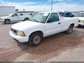 2000 GMC Sonoma — photo 2 of 11 | VIN 1GTCS14W9Y8235912