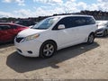2014 Toyota Sienna — photo 2 of 17 | VIN 5TDKK3DC2ES474657