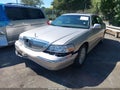 2005 Lincoln Town Car — photo 2 of 16 | VIN 1LNHM82W95Y661912