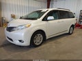 2016 Toyota Sienna — photo 2 of 17 | VIN 5TDYK3DC9GS758722