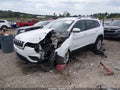 2019 Jeep Cherokee — photo 2 of 16 | VIN 1C4PJLCB4KD160579