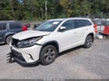 2018 Toyota Highlander — photo 2 of 16 | VIN 5TDDZRFH1JS491864
