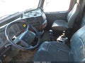 2002 Volvo VHD — photo 7 of 20 | VIN 4V5KC9UF42N314260