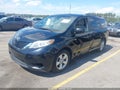 2017 Toyota Sienna — photo 2 of 16 | VIN 5TDKZ3DC3HS898557