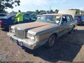 1988 Lincoln Town Car — photo 2 of 10 | VIN 1LNBM82F4JY701815