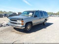 1998 Chevrolet Suburban 1500 — photo 2 of 11 | VIN 3GNEC16R5WG115195