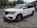 2017 Nissan Pathfinder — photo 2 of 16 | VIN 5N1DR2MM9HC633473