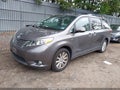 2017 Toyota Sienna — photo 2 of 17 | VIN 5TDDZ3DC4HS180640