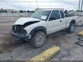 2001 Chevrolet S-10 — photo 2 of 17 | VIN 1GCCT19W218212824