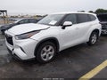 2022 Toyota Highlander — photo 2 of 16 | VIN 5TDCZRBH1NS561869