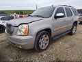 2007 GMC Yukon — photo 2 of 11 | VIN 1GKFC130X7R382065