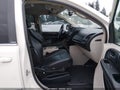 2013 Chrysler Town & Country — photo 5 of 14 | VIN 2C4RC1BG4DR696999