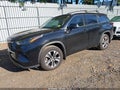 2022 Toyota Highlander — photo 2 of 16 | VIN 5TDGZRBH8NS563314