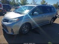 2019 Toyota Sienna — photo 2 of 16 | VIN 5TDYZ3DC7KS991860