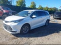 2025 Toyota Sienna — photo 2 of 17 | VIN 5TDJRKEC9SS267324