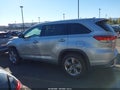 2017 Toyota Highlander — photo 14 of 19 | VIN 5TDDZRFH7HS360870