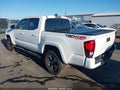 2018 Toyota Tacoma — photo 3 of 19 | VIN 3TMCZ5ANXJM157463