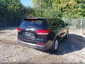 2017 Kia Sorento — photo 4 of 21 | VIN 5XYPG4A32HG246404