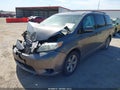 2017 Toyota Sienna — photo 2 of 18 | VIN 5TDKZ3DC6HS810312