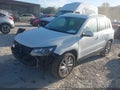 2016 Volkswagen Tiguan — photo 2 of 11 | VIN WVGBV7AX9GW560228
