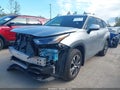 2022 Toyota Highlander — photo 2 of 17 | VIN 5TDHZRBH1NS243742