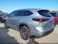2022 Toyota Highlander — photo 3 of 17 | VIN 5TDHZRBH1NS243742
