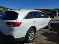 2017 Kia Sorento — photo 4 of 18 | VIN 5XYPGDA36HG246650