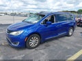 2018 Chrysler Pacifica — photo 2 of 16 | VIN 2C4RC1EG3JR236269