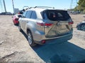 2015 Toyota Highlander — photo 3 of 16 | VIN 5TDDKRFH8FS113617