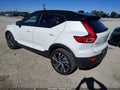 2021 Volvo XC40 — photo 3 of 18 | VIN YV4162UM5M2400042
