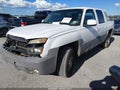 2002 Chevrolet Avalanche — photo 2 of 11 | VIN 3GNEC13T82G217973