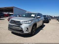 2019 Toyota Highlander — photo 2 of 15 | VIN 5TDZARFHXKS046862
