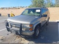 2000 Chevrolet Tahoe — photo 2 of 15 | VIN 1GNEK13R3YR200255