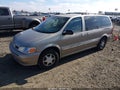2000 Oldsmobile Silhouette — photo 2 of 16 | VIN 1GHDX03E2YD118747