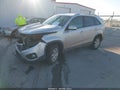 2011 Kia Sorento — photo 2 of 16 | VIN 5XYKTDA15BG004122