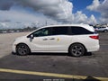 2018 Honda Odyssey — photo 14 of 16 | VIN 5FNRL6H86JB049511