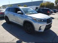 2019 Toyota Highlander — photo 1 of 16 | VIN 5TDJZRFH2KS613295