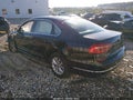 2017 Volkswagen Passat — photo 3 of 17 | VIN 1VWAT7A39HC012734