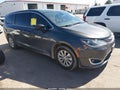 2018 Chrysler Pacifica — photo 1 of 16 | VIN 2C4RC1FG3JR117202