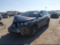 2018 Toyota Highlander — photo 2 of 16 | VIN 5TDYZRFH6JS243109