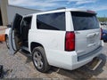 2017 Chevrolet Suburban — photo 3 of 17 | VIN 1GNSCJKC5HR305019