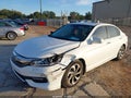 2016 Honda Accord — photo 2 of 16 | VIN 1HGCR2F77GA111217