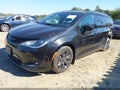 2019 Chrysler Pacifica — photo 2 of 18 | VIN 2C4RC1N76KR556350